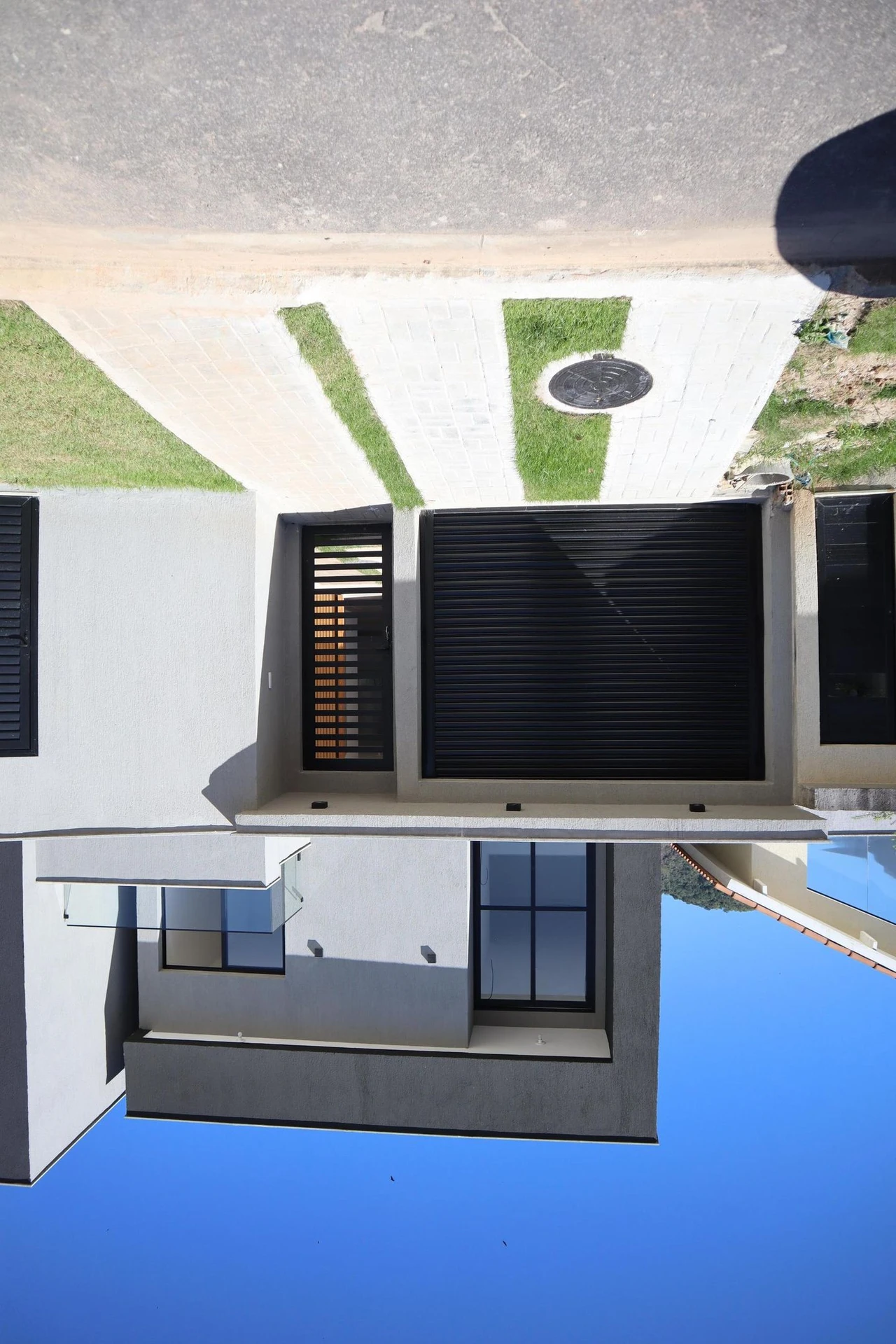 4-bedroom house with a grill on the balcony — photo 79