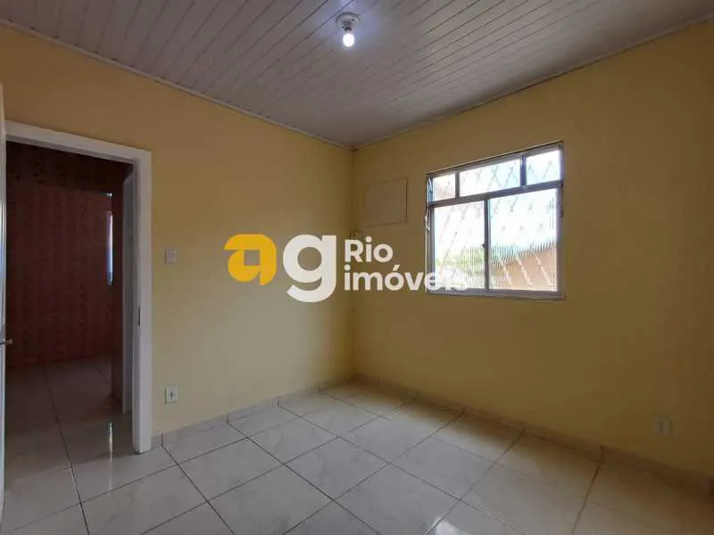 Casa de rua com 3 quartos, 2 banheiros e 100 m² — photo 9