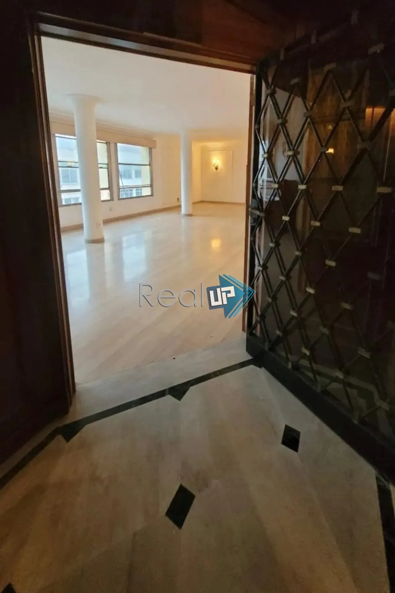 Apartamento para locação com 5 dormitórios e janelas do chão ao teto — photo 18