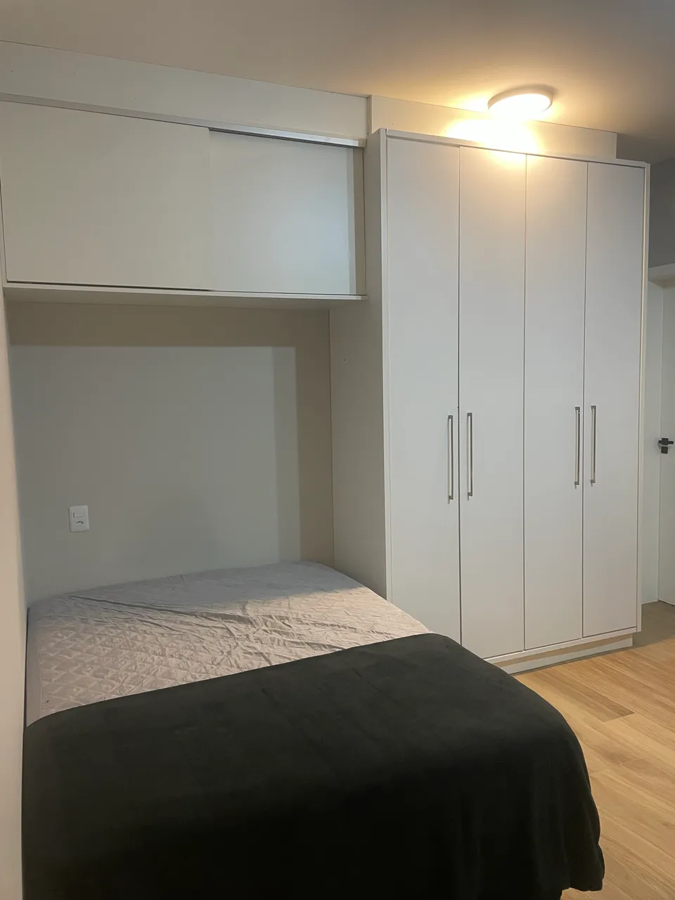Apartamento amueblado de 1 dormitorio con balcón