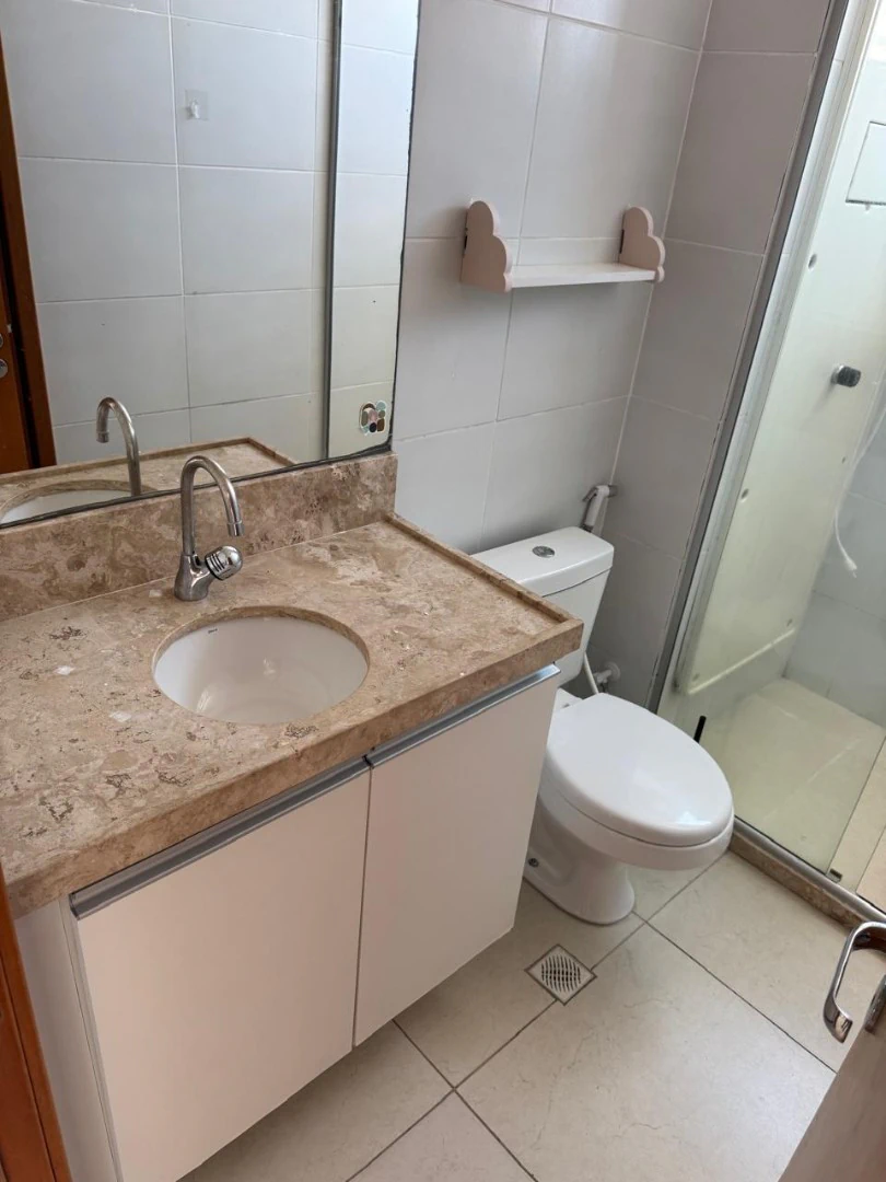 4-bedroom apartment in a building with a gym — photo 4