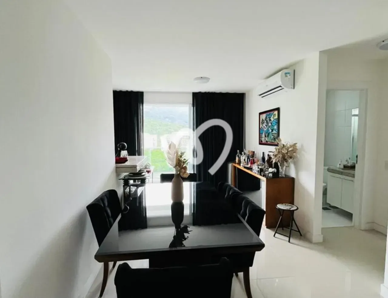 Furnished 2-bedroom apartment with open-plan kitchen — photo 19