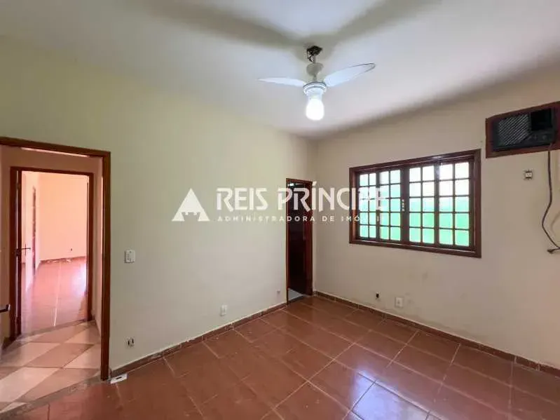 Unfurnished duplex house with 5 bedrooms and 5 bathrooms