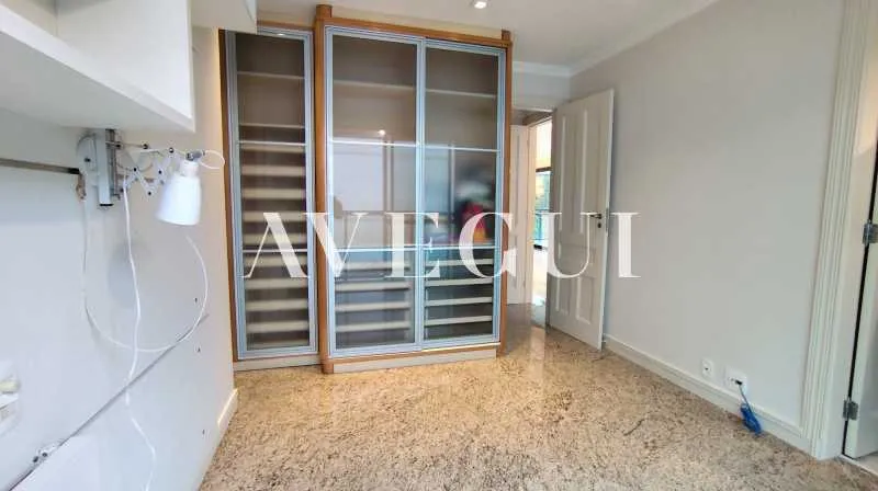 165 m² apartment with 3 bedrooms, 5 baths, and balcony — photo 3