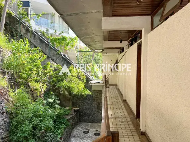3-bedroom apartment with an enclosed glass balcony — photo 27