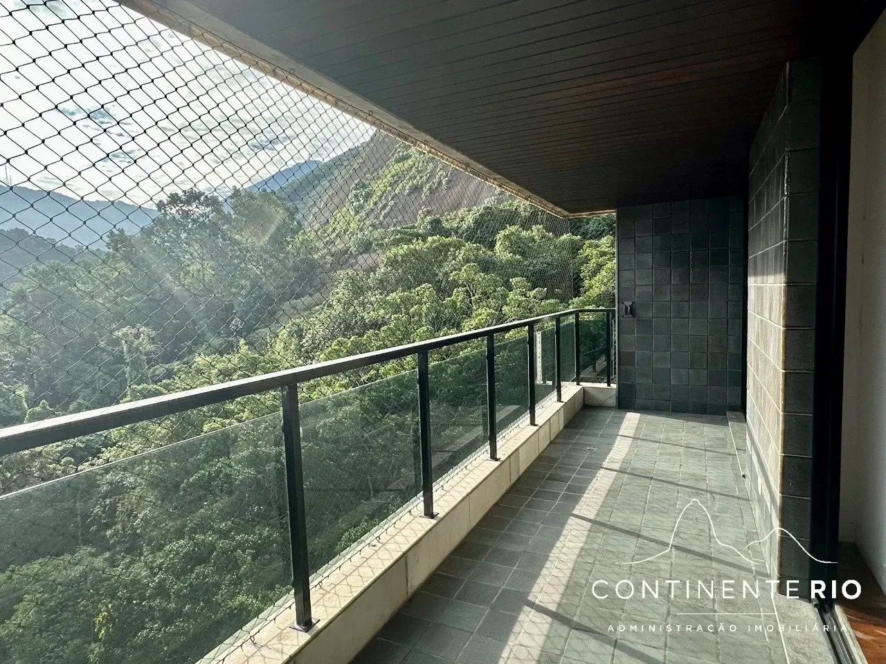 Apartamento con 4 dormitorios y balcón acristalado — photo 20