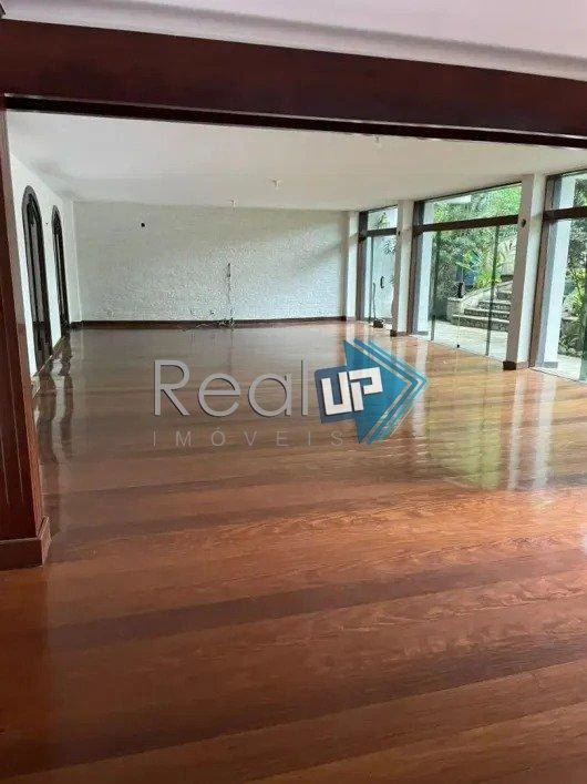 1083 m² house with 5 en-suite bedrooms and 9 parking — photo 22