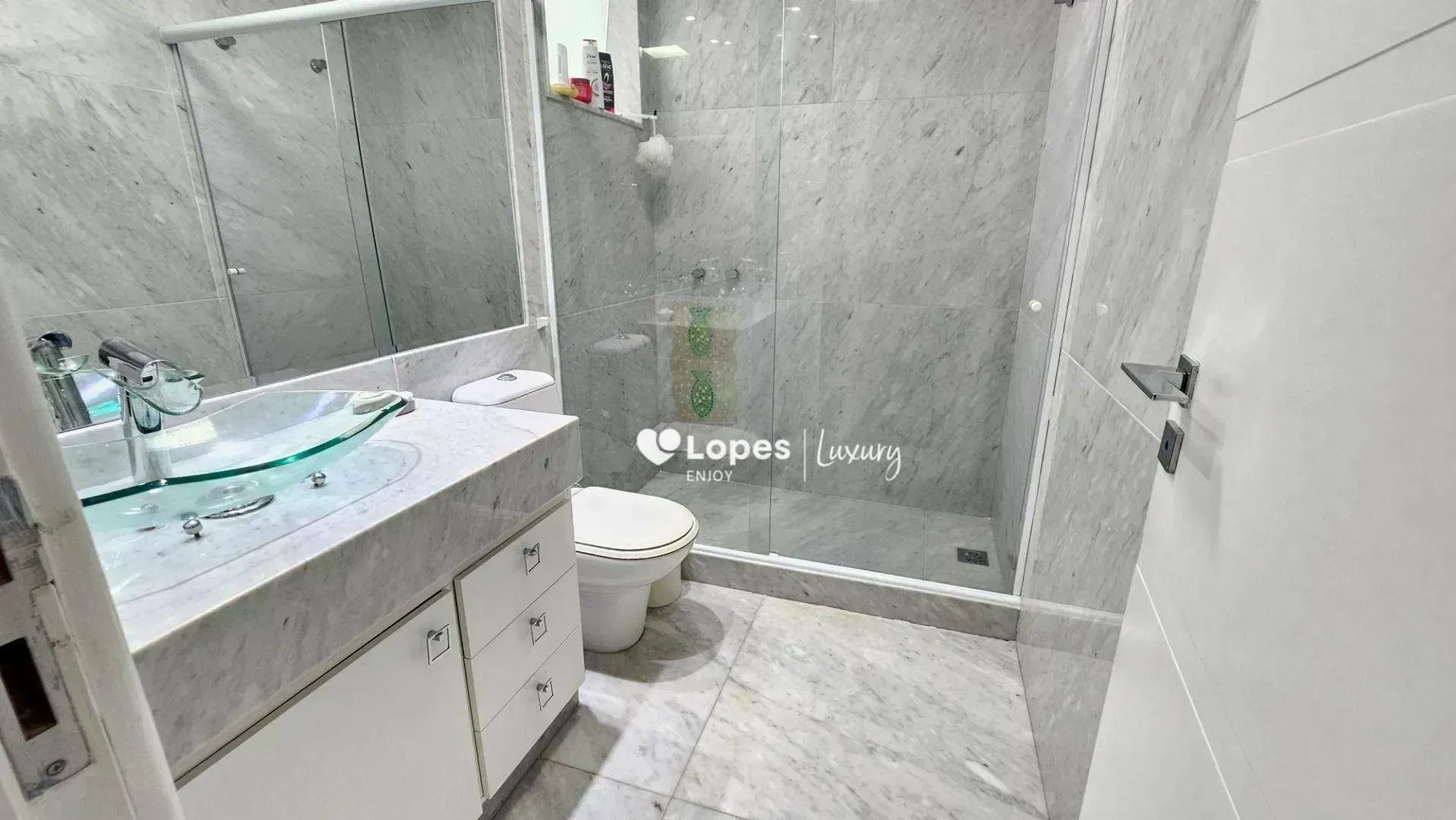 Furnished house with 6 en-suite suites and a private pool — photo 43