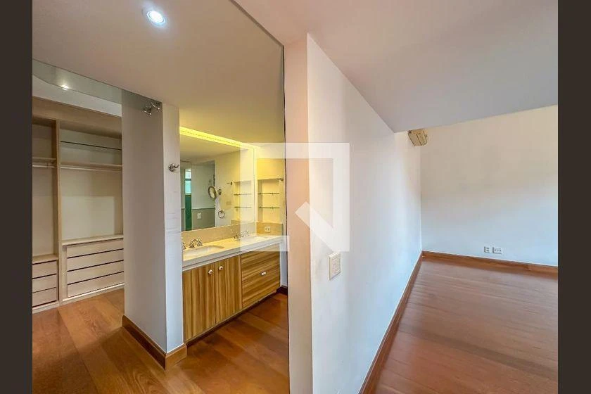 3-bedroom apartment with a walk-in closet in Rio de Janeiro — photo 39