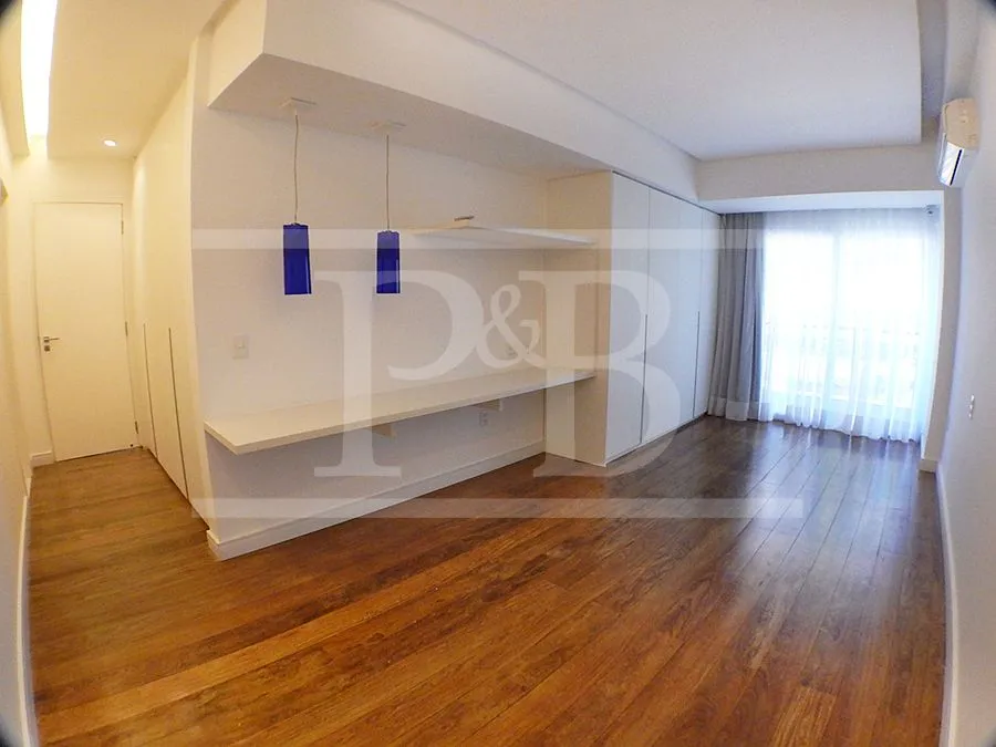 4-bedroom apartment with glassed-in balcony — photo 27