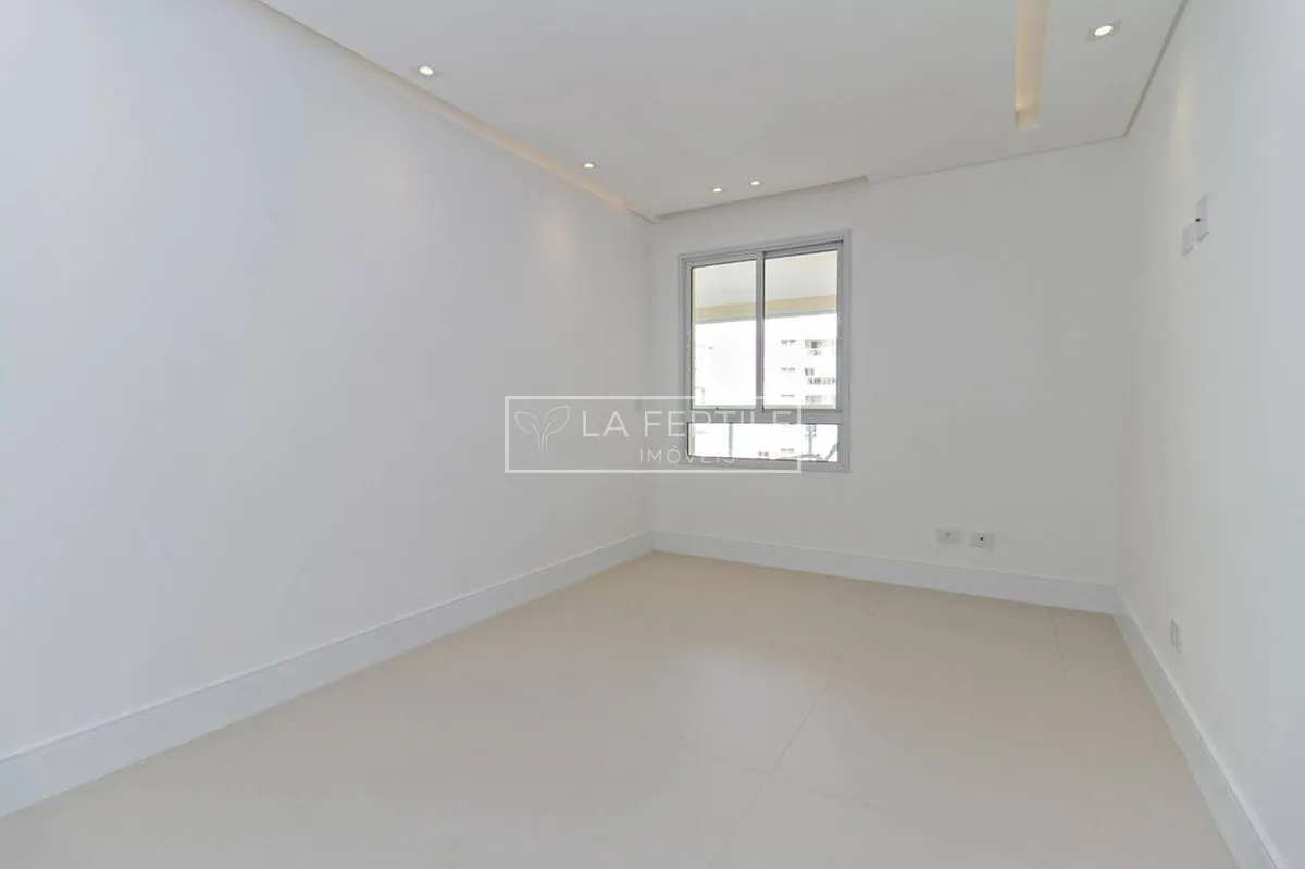 Apartamento de 3 dormitorios con 3 baños y 158,14 m² — photo 30