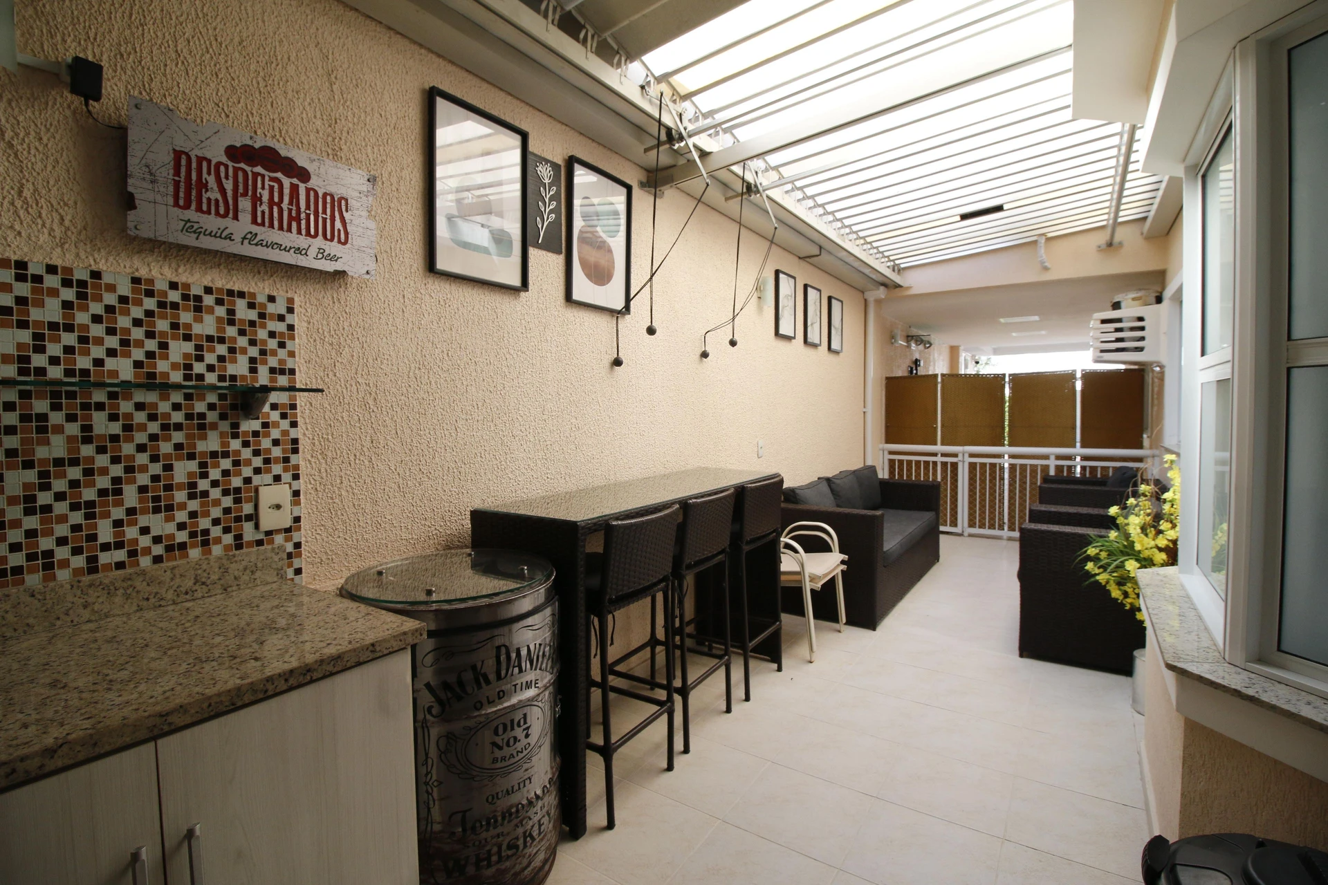 Furnished house, 230 m², with a glass-enclosed balcony — photo 22