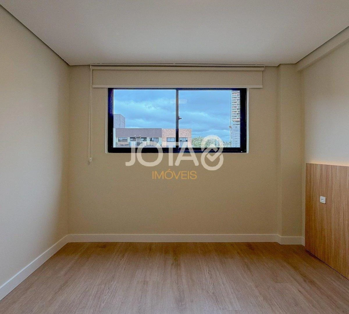 Furnished apartment with 1 parking spot and open-plan kitchen — photo 9