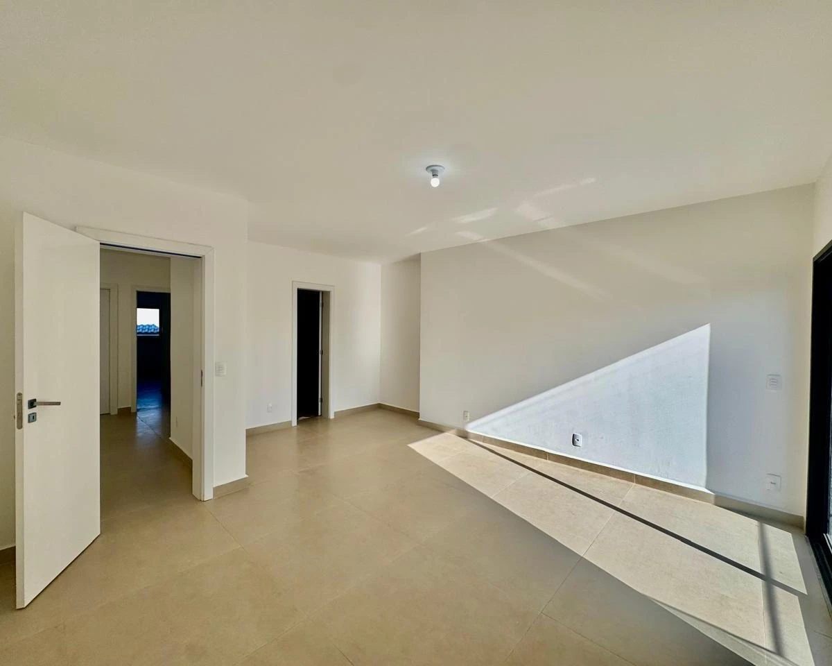 House, 240 m², with a glass-enclosed balcony — photo 24