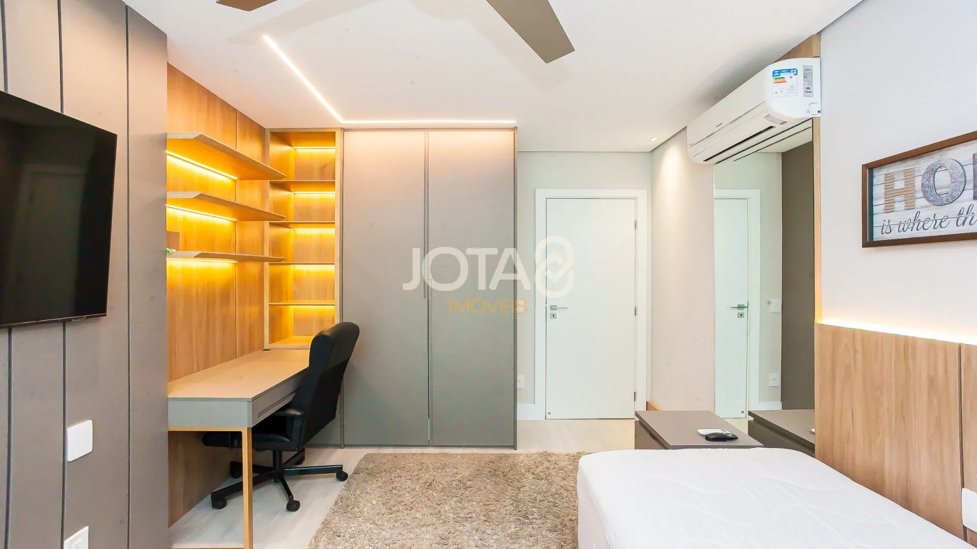 199 m² apartment with 2 bedrooms and a suite, 2 parking — photo 33