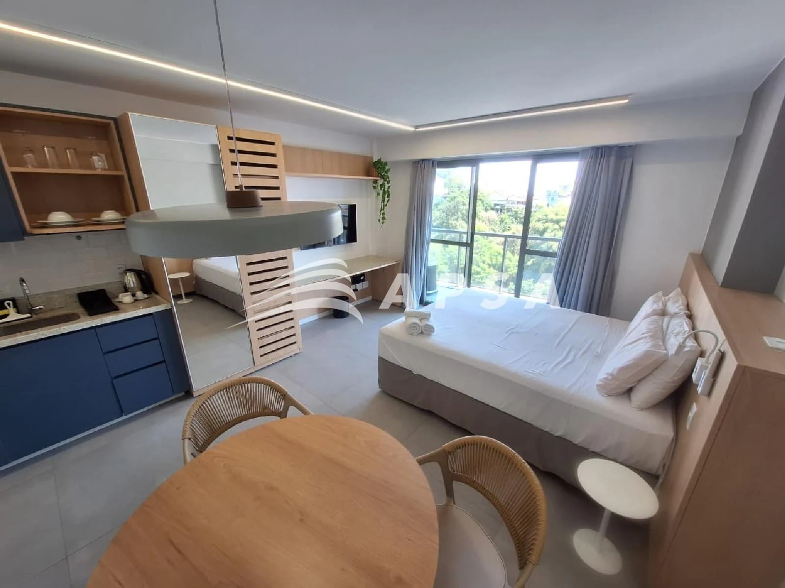 One-bedroom apartment in a building with a coworking space — photo 18