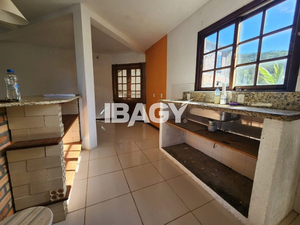 House with 3 bedrooms and a private BBQ area — photo 2