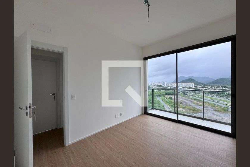 Apartment with 4 en-suite bedrooms and floor-to-ceiling windows — photo 17