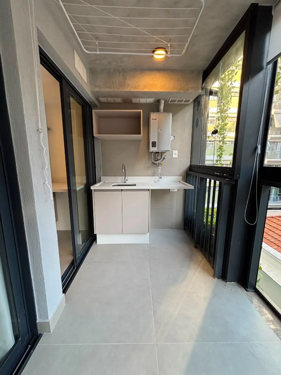 3-bedroom apartment with closed kitchen and gas stove — photo 20