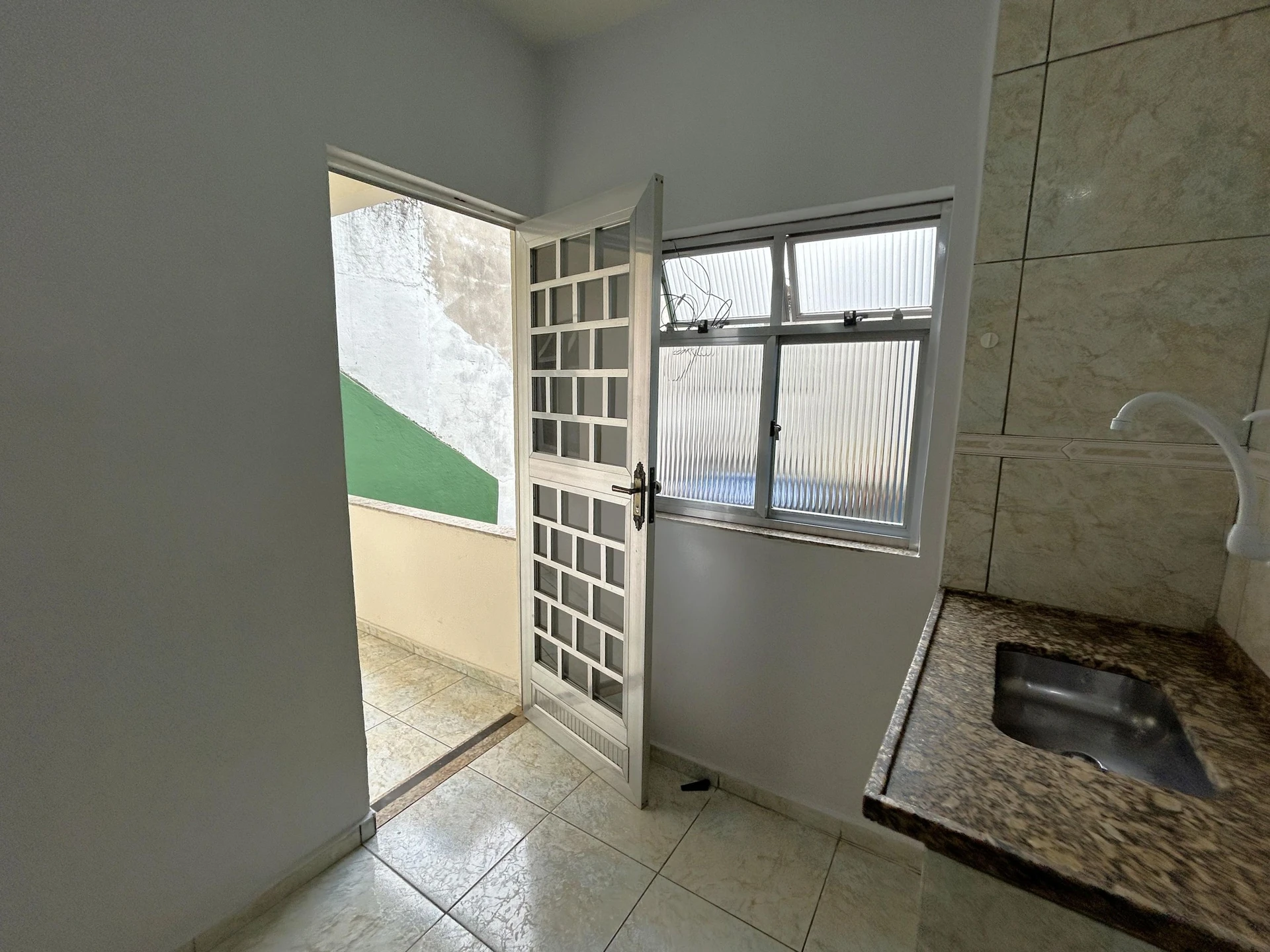 House, 40 m², with a grill on the balcony — photo 9