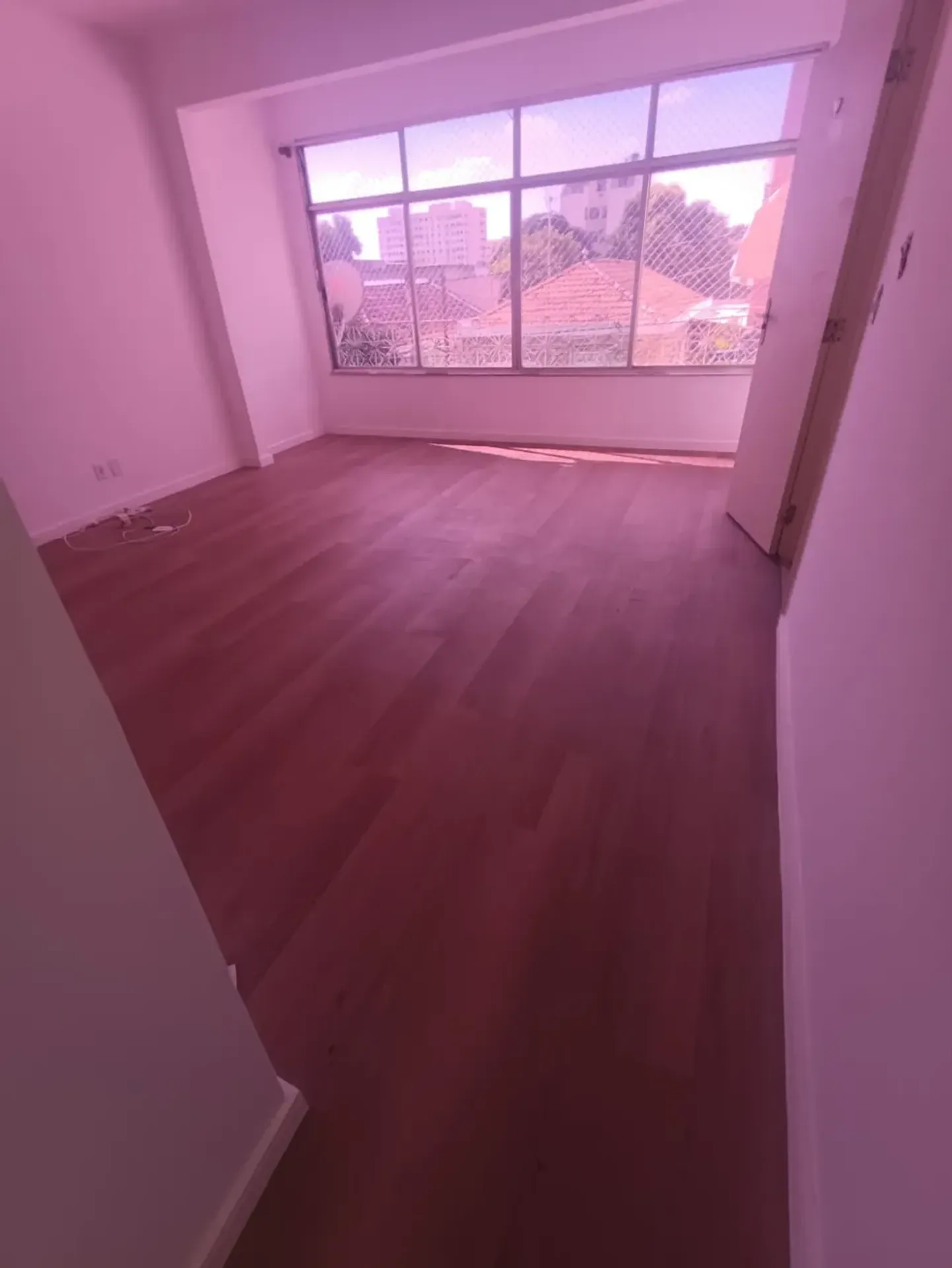 3-bedroom apartment with a closed kitchen and gas stove — photo 11