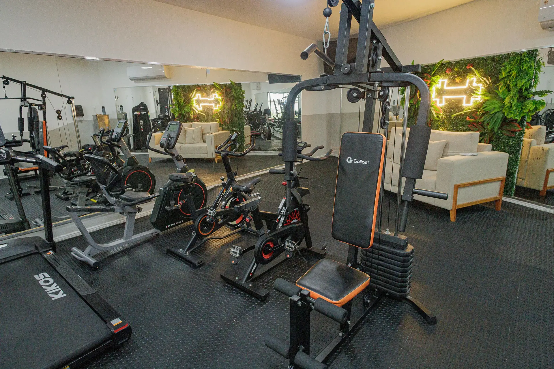 2-bedroom apartment in a building with a gym — photo 17