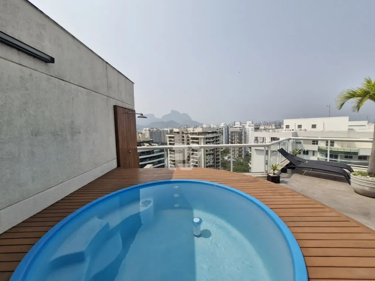 Furnished 4-bedroom apartment with 4 bathrooms — photo 9