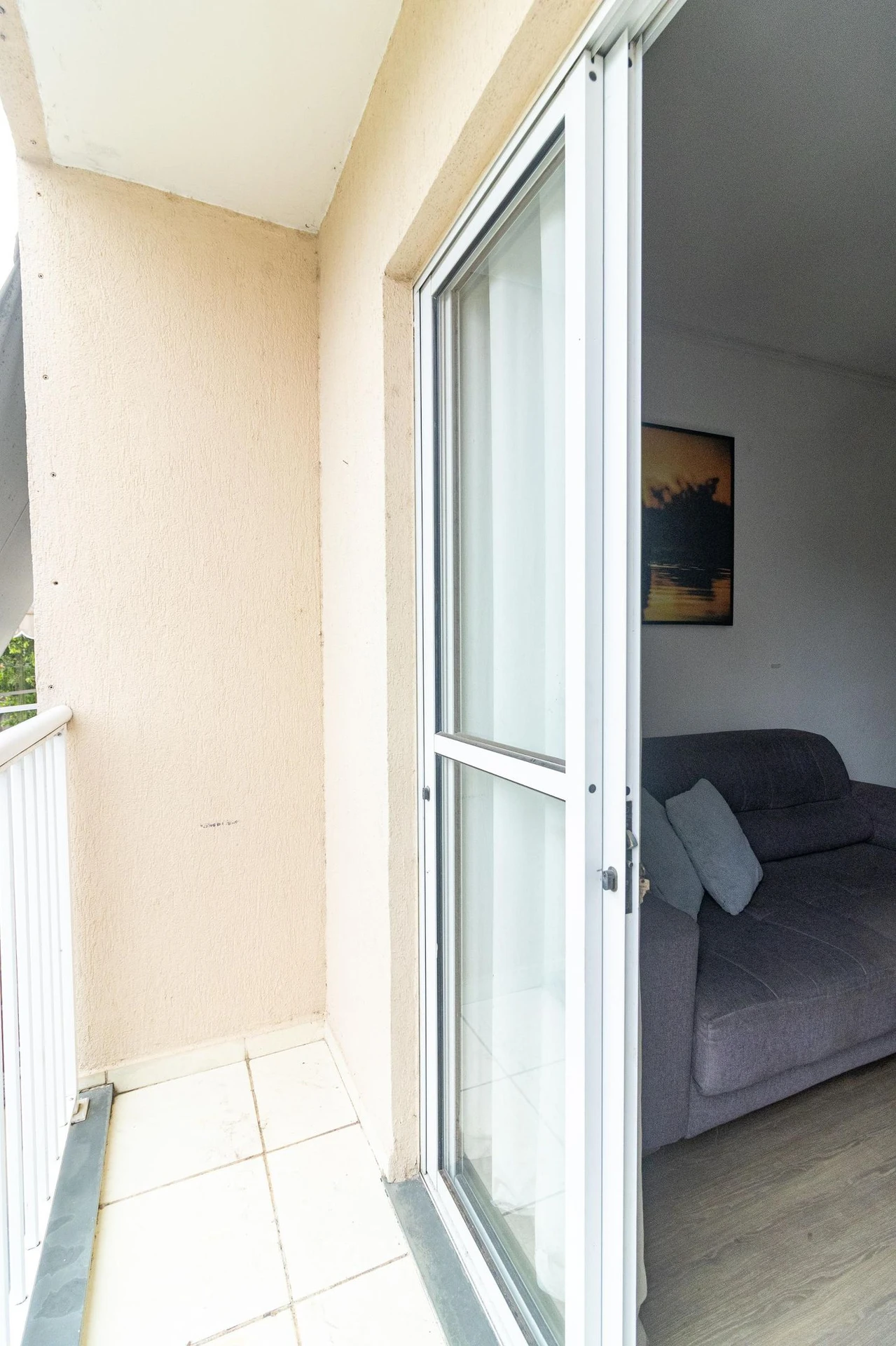 Furnished 2-bedroom apartment with balcony — photo 33