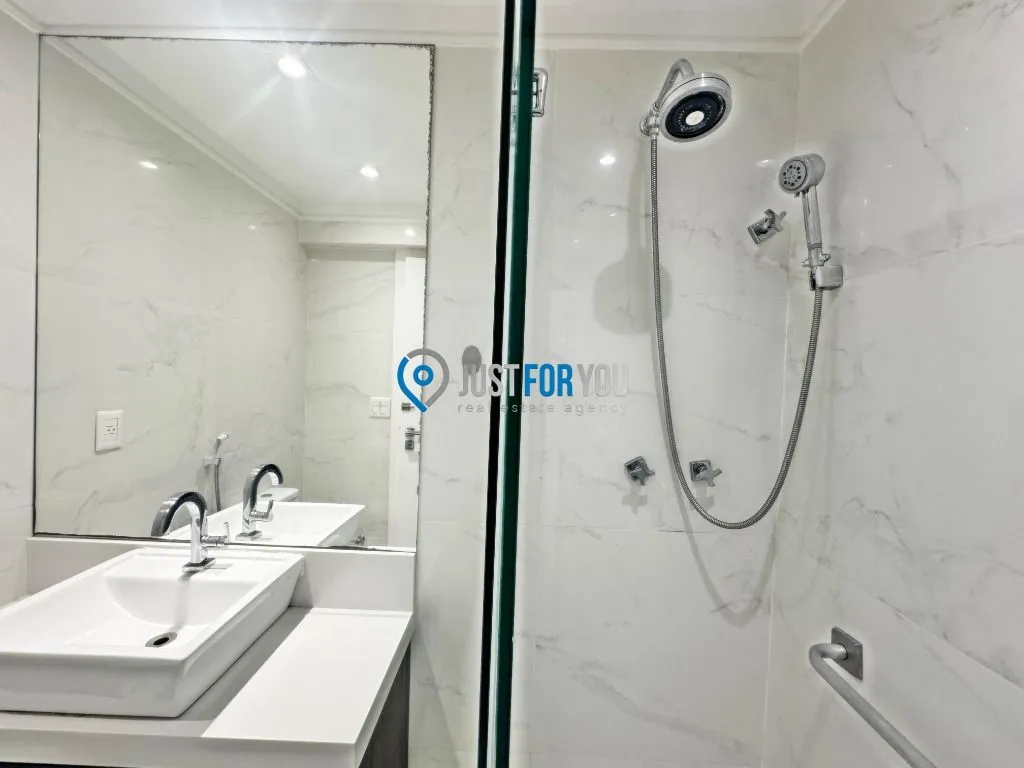 3-bedroom apartment with 5 bathrooms and 370 m² — photo 24