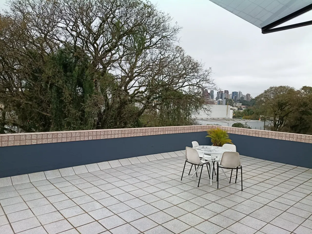 80 m² apartment with a home office and a washing machine — photo 10