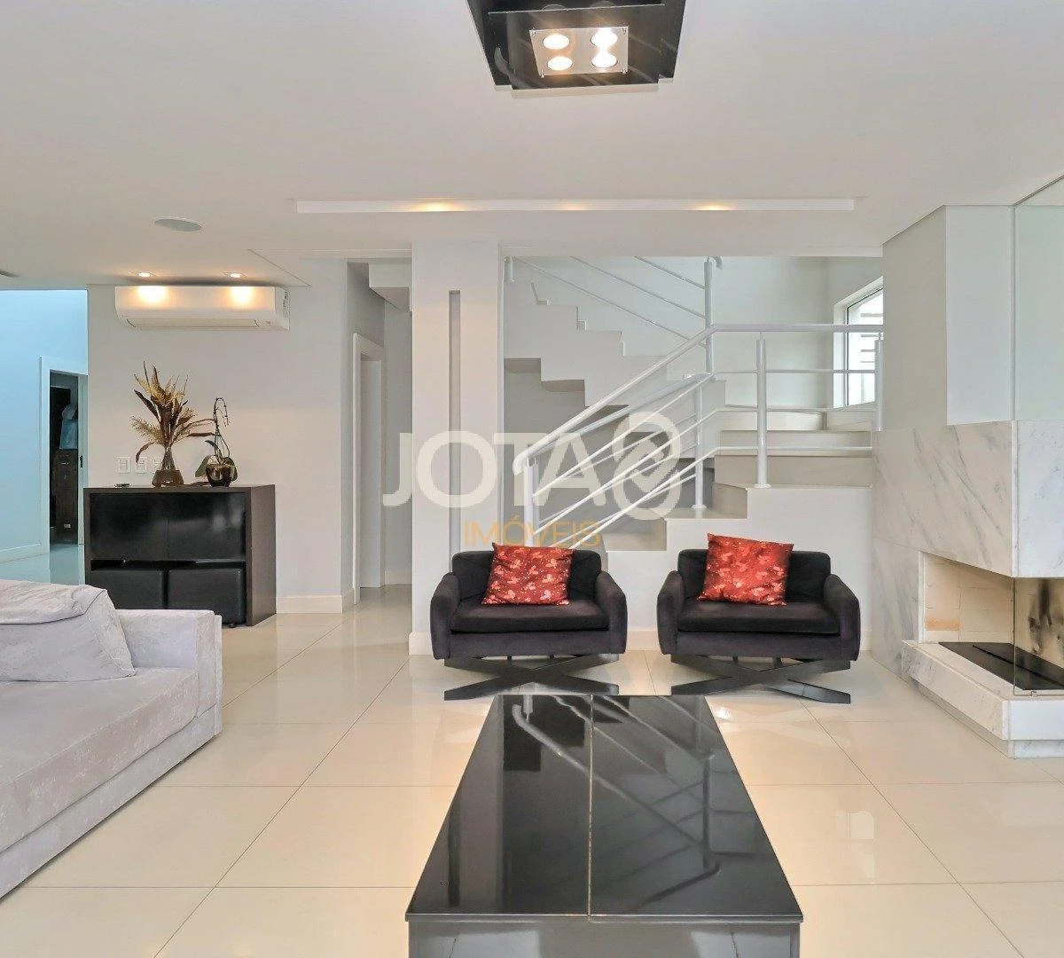 House with 3 en-suites, 400 m², plus a home office desk — photo 22