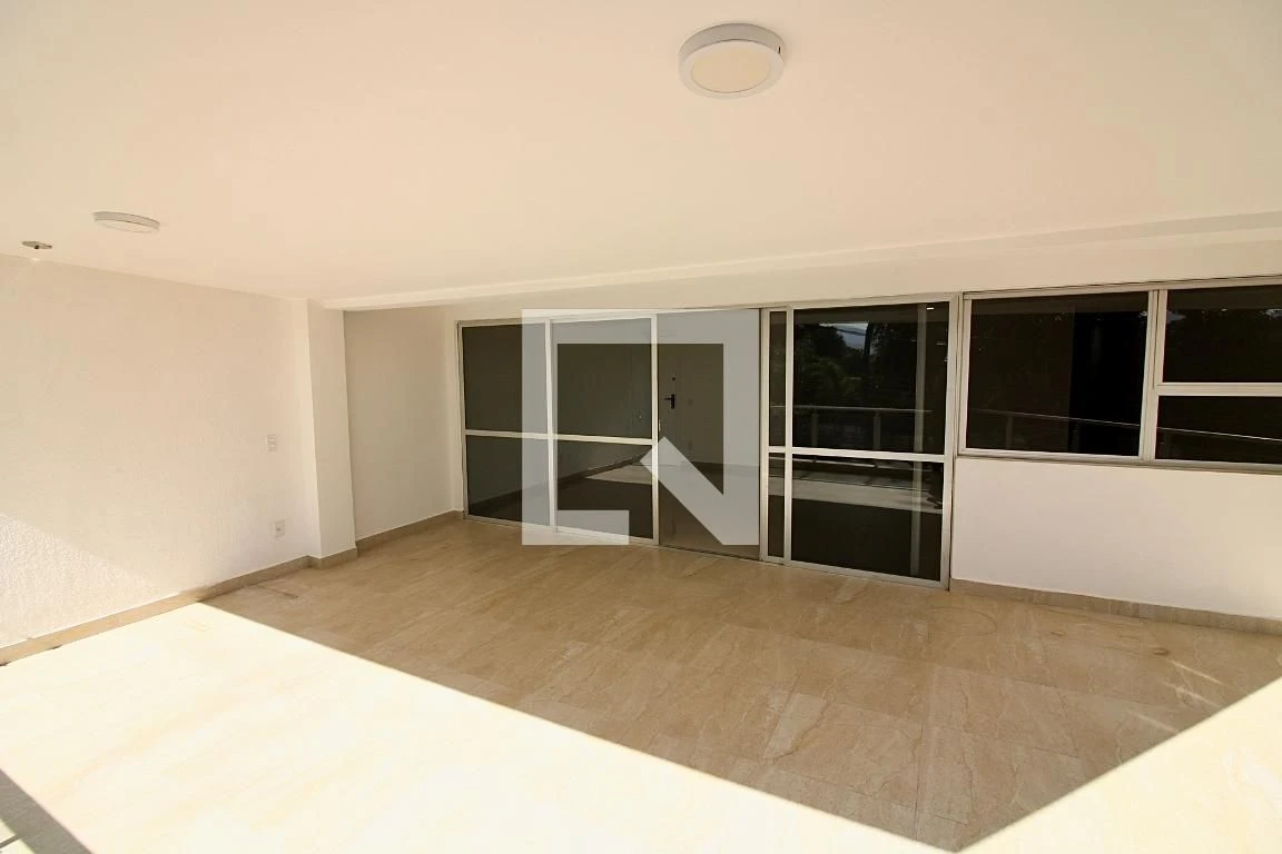 3-bedroom apartment, 1 with its own bathroom, 200 m² — photo 30