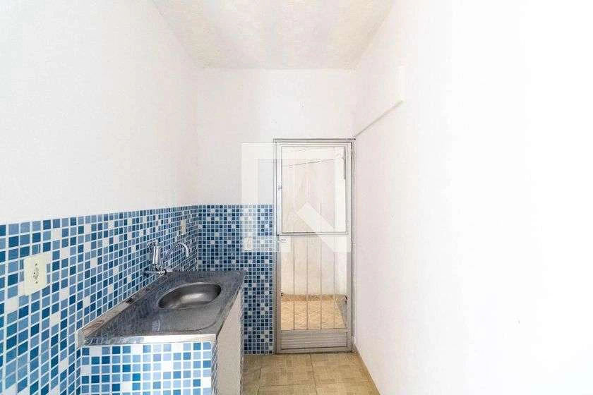 Unfurnished 30 m² studio kitnet with electric shower — photo 4
