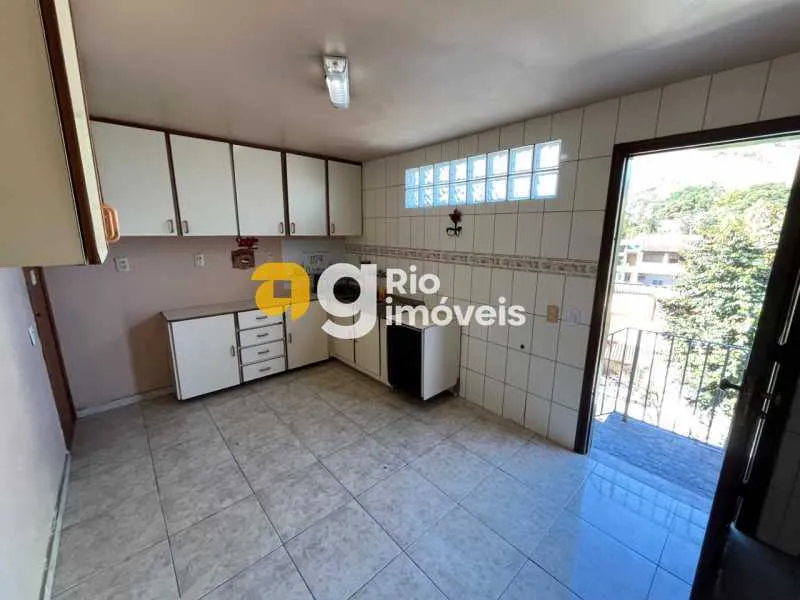 Casa com 3 quartos, 3 banheiros e 4 vagas