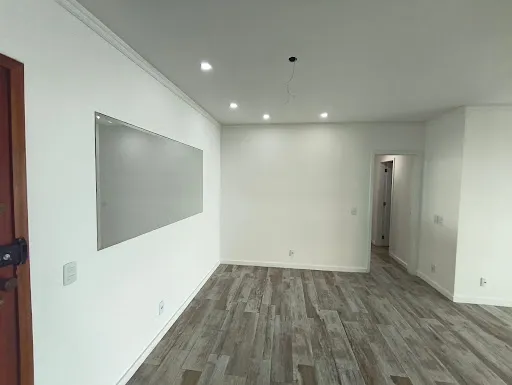 4-bedroom apartment with enclosed balcony — photo 8