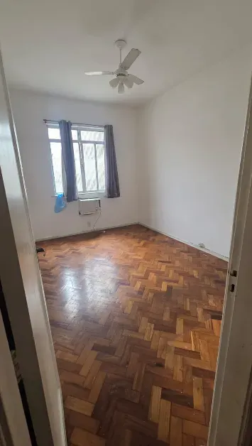 Wood or laminate floors in a 2-bedroom apartment, 90 m² — photo 8