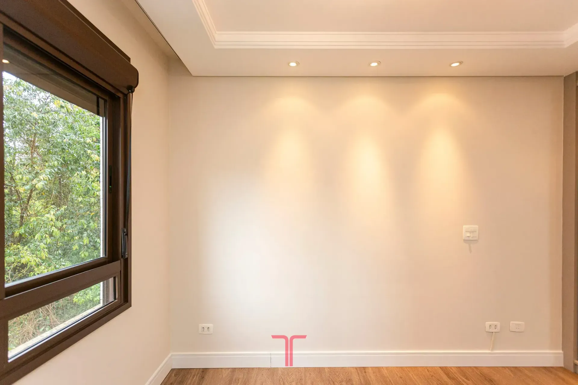 3-bedroom apartment in a building with a pool — photo 44
