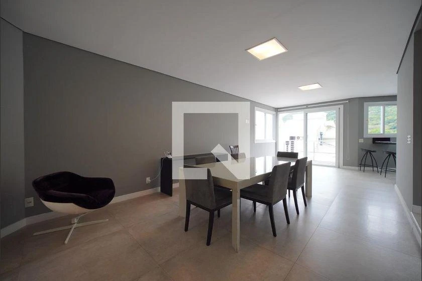Floor-to-ceiling windows in a 4-bedroom house, 300 m² — photo 33