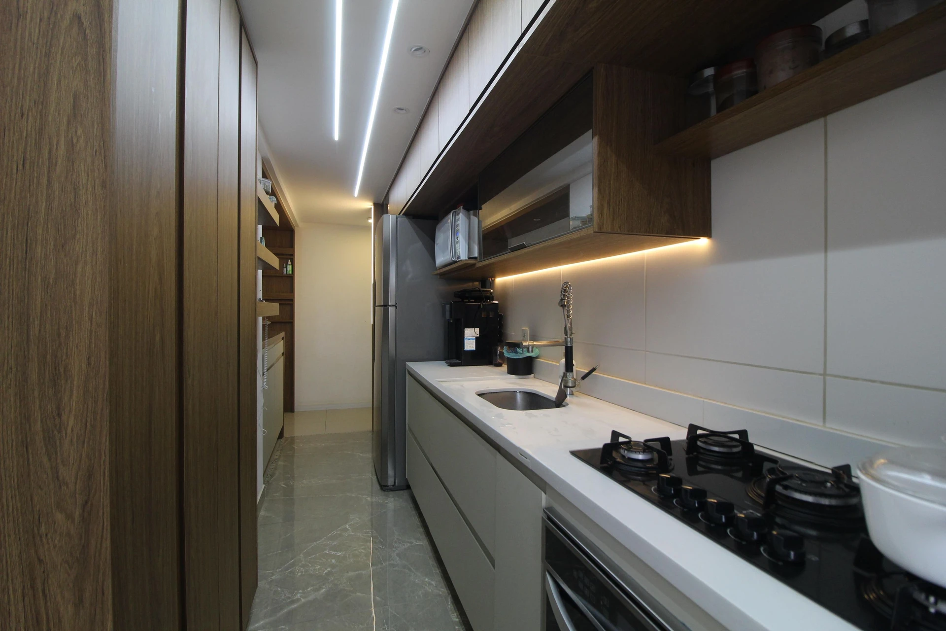 2-bedroom apartment with a glass-enclosed balcony — photo 21