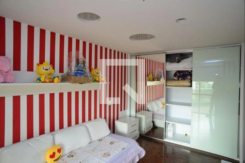 4-bedroom apartment with enclosed glass balcony — photo 41