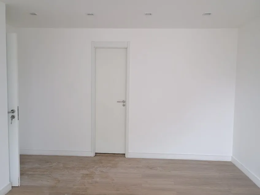 Apartamento de 3 quartos com janelas do piso ao teto — photo 10