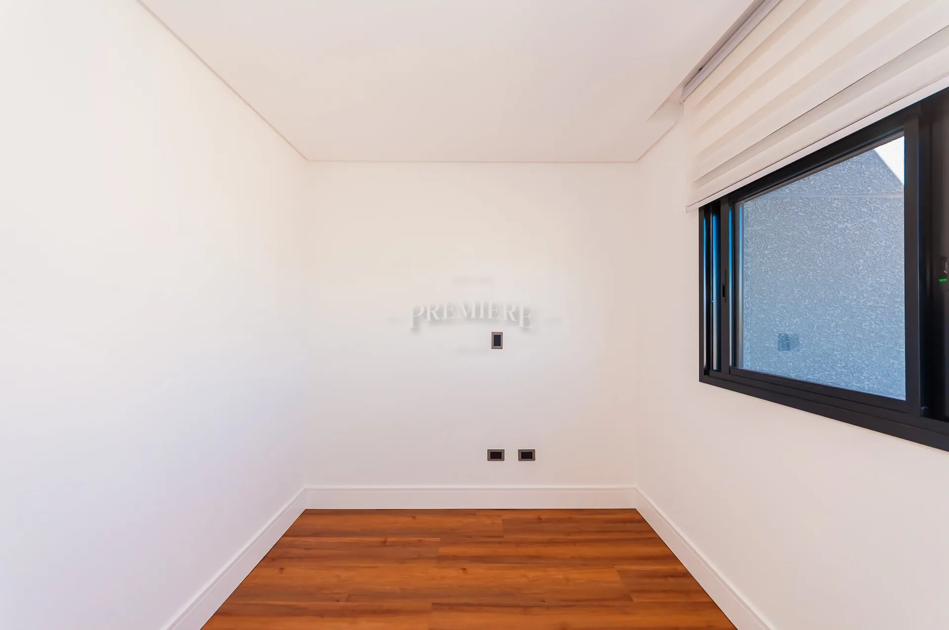 Furnished apartment, 151 m², with floor-to-ceiling windows — photo 37
