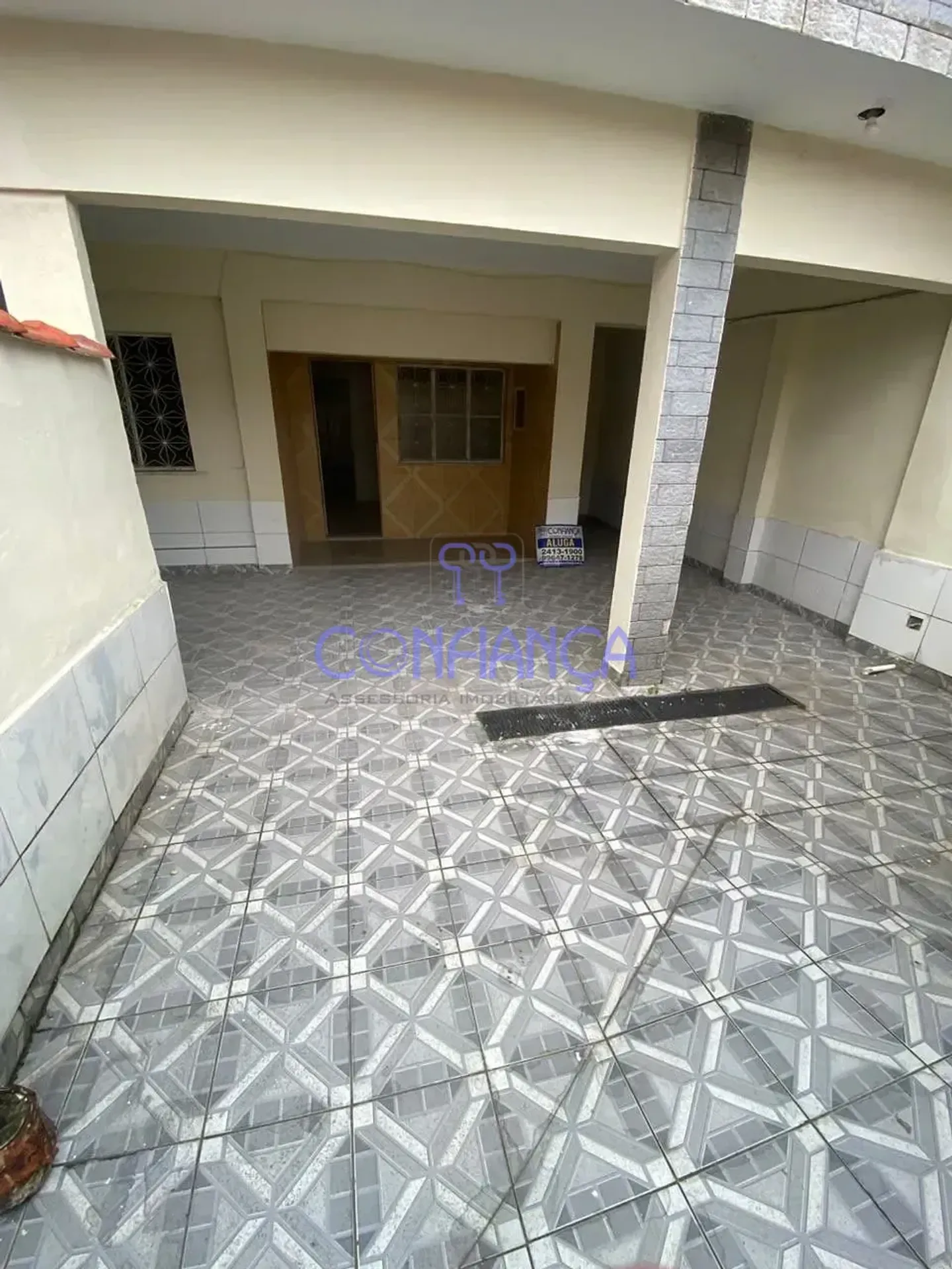 House with 3 bedrooms and a gas stove kitchen — photo 6