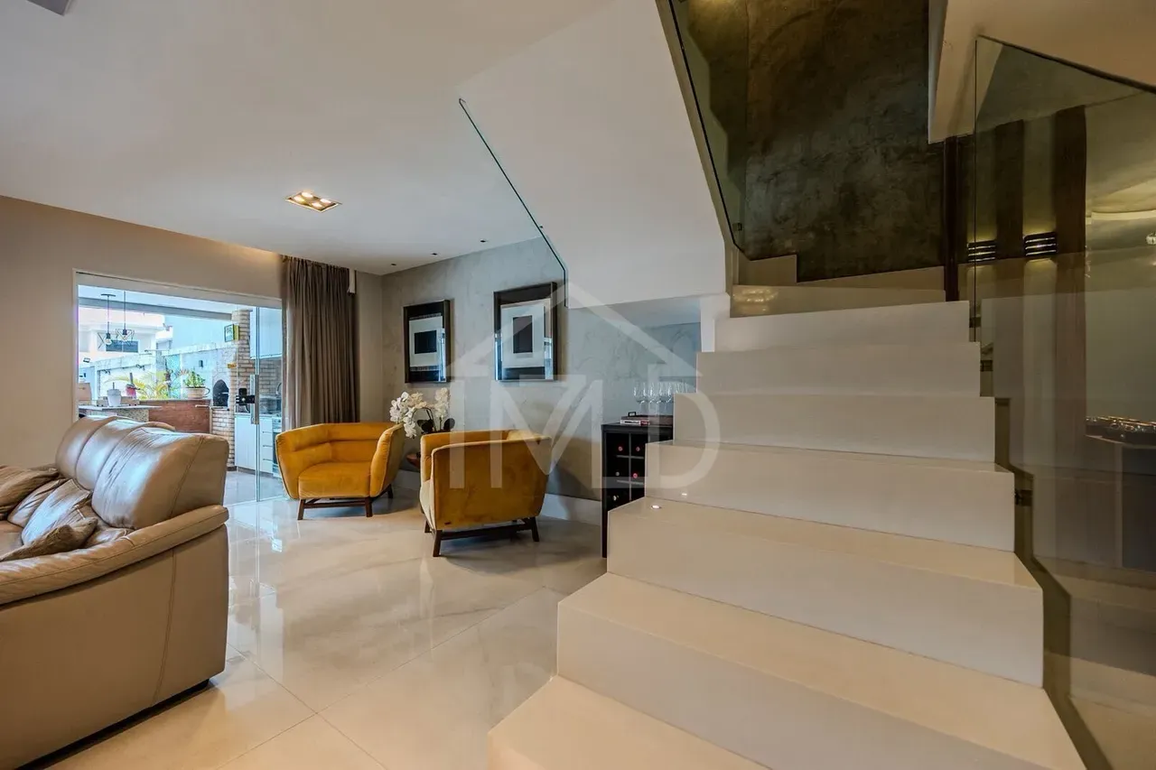 Furnished 6-bedroom house, 266 m² and 3 parking spots — photo 8