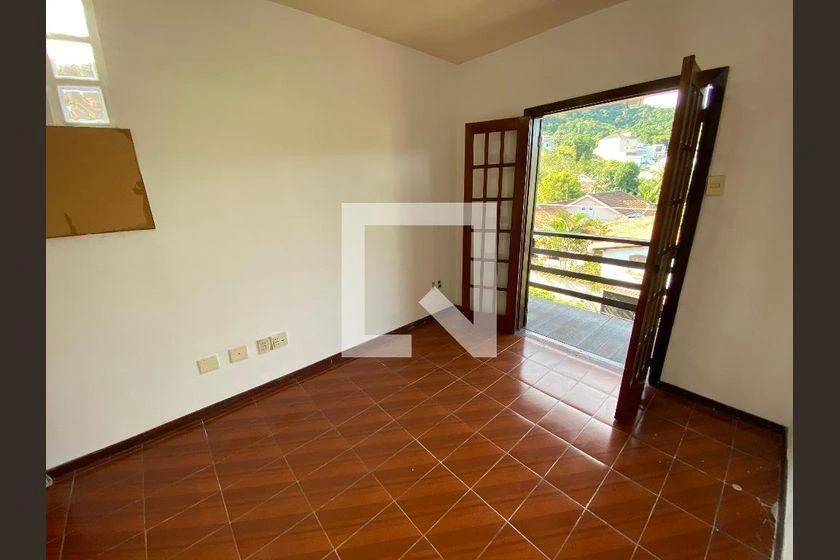 Rental house with 6 bedrooms and 704 m² — photo 50