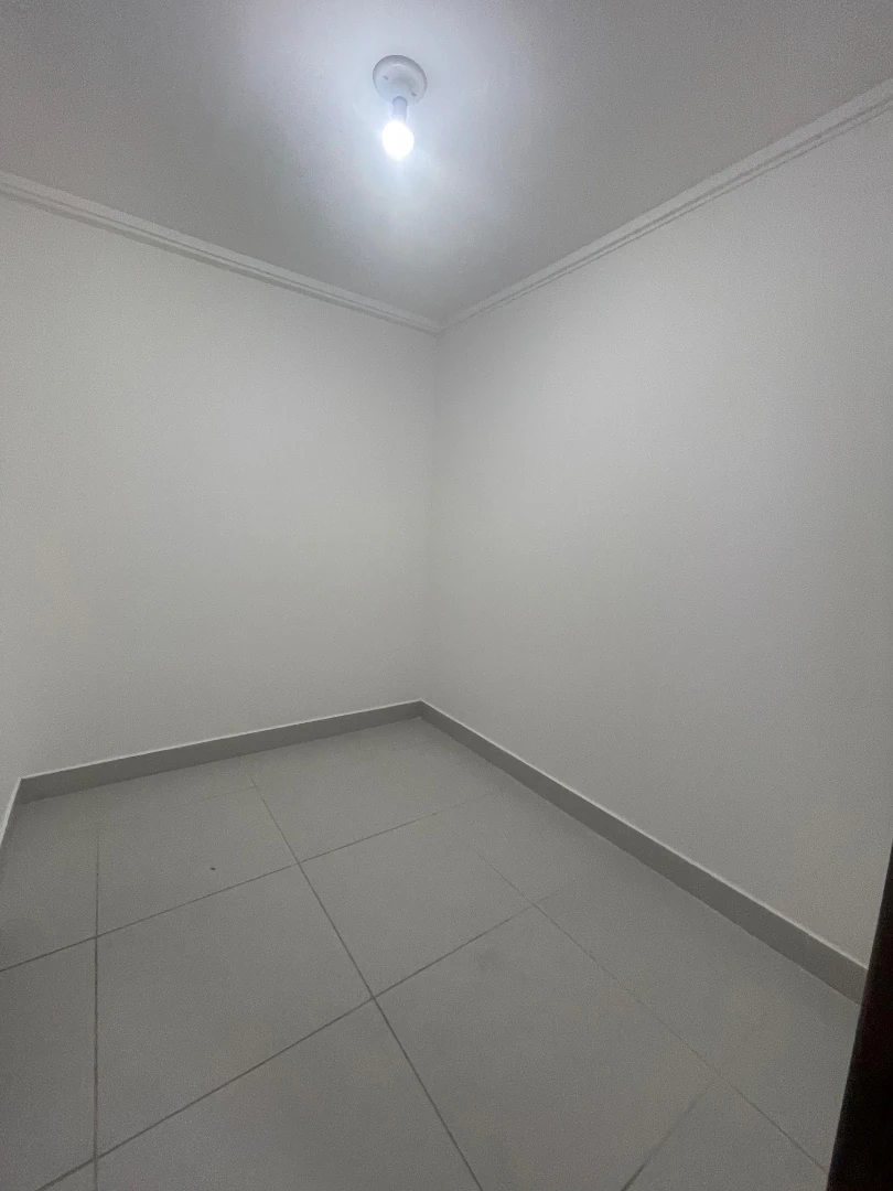 4-bedroom apartment in a building with a sauna — photo 11