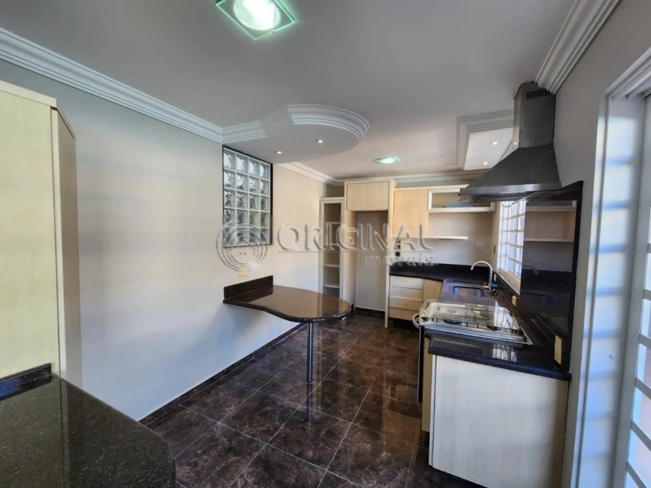 House with 3 bedrooms, 2 suites and private BBQ — photo 8