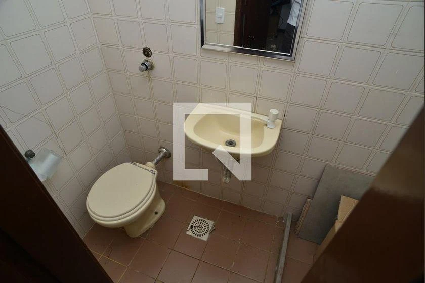 3-bedroom apartment in a building with a gym — photo 36