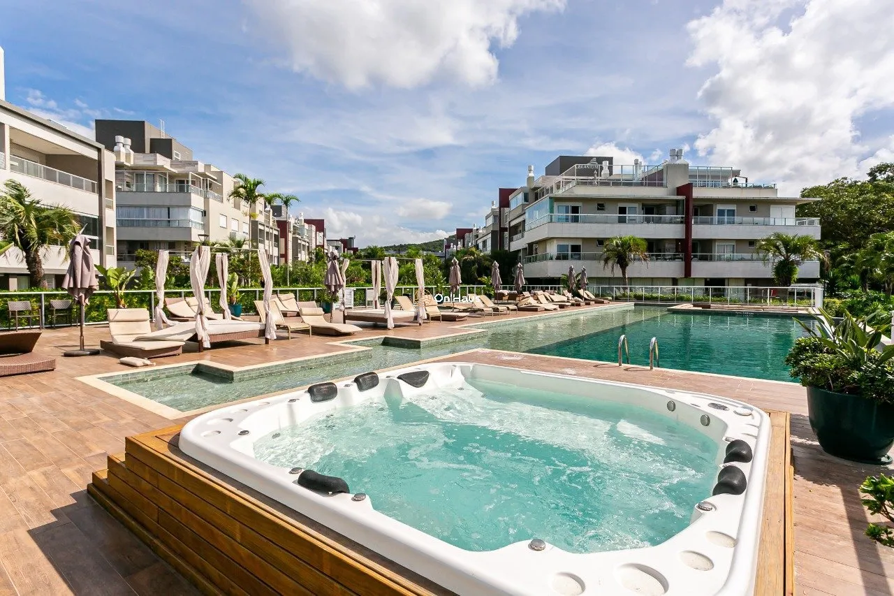 3-bedroom apartment in a building with a pool — photo 7