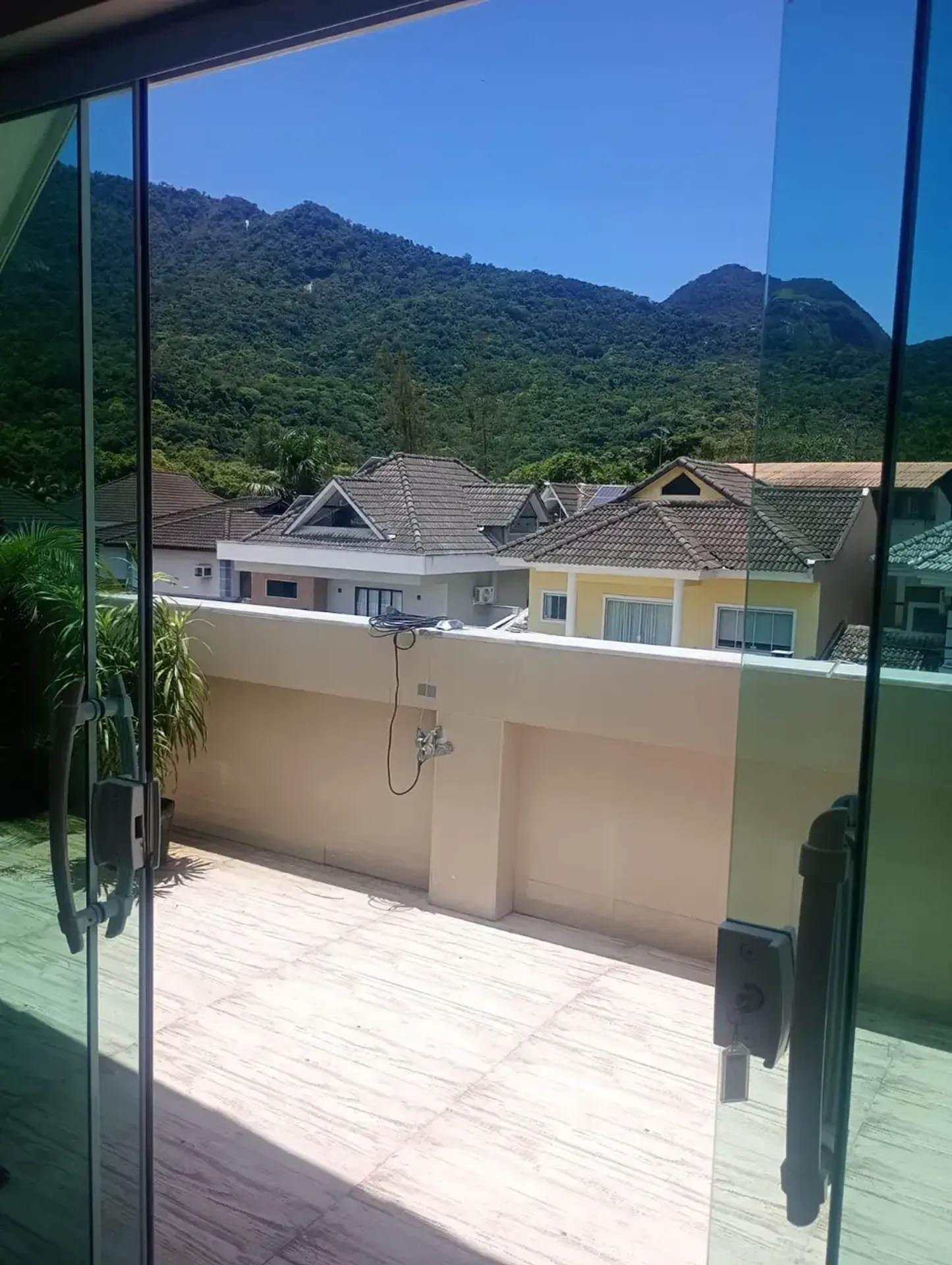 Furnished house with 5 bedrooms and gas-stove kitchen — photo 46